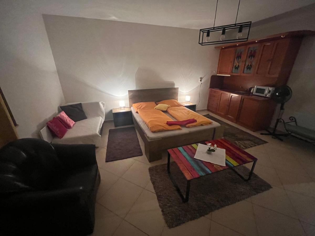 Monelly Apartman Komarno Luaran gambar